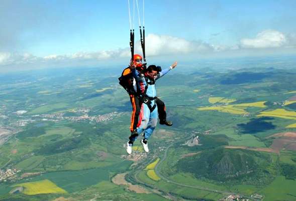 Daily departures from Prague's centre to our skydive dropzone every hour